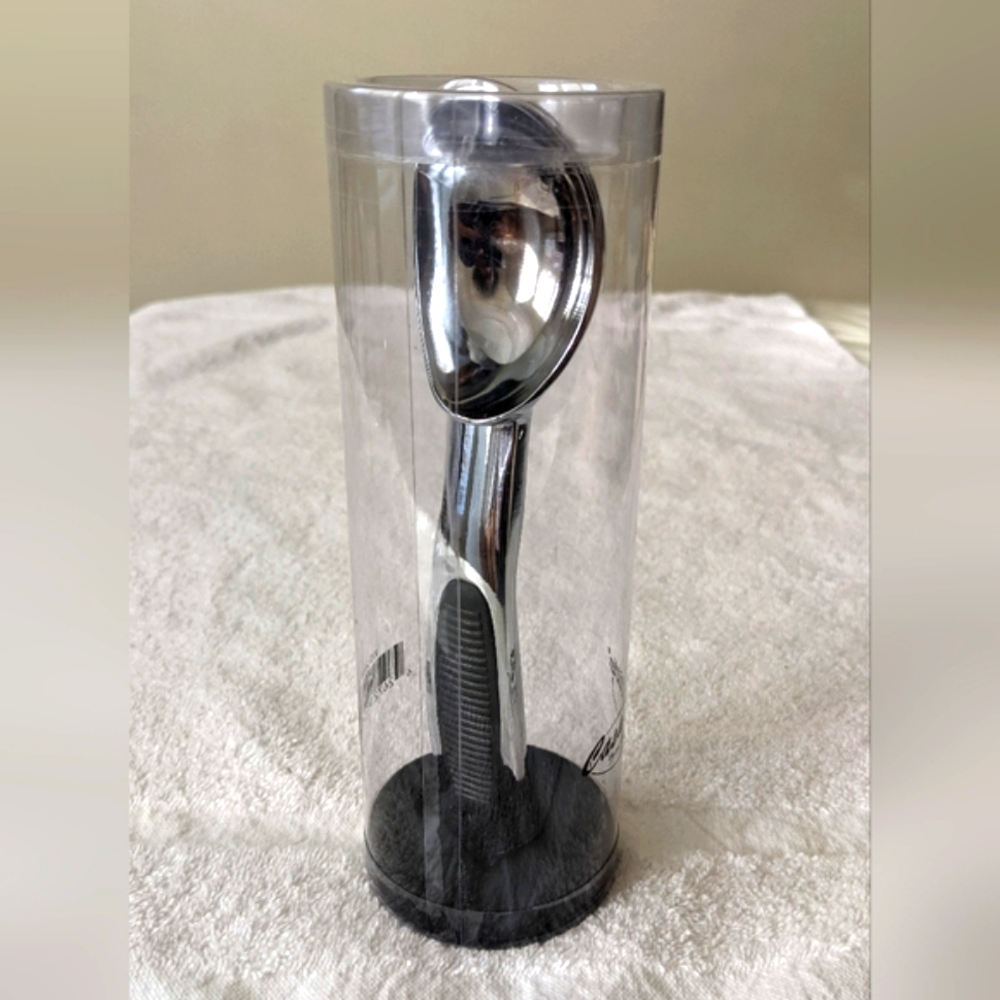 Vintage Casa Elite Large Stainless Steel Scoop. NWOT